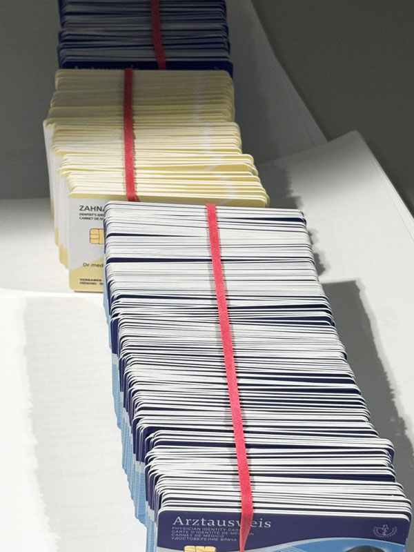 Kartenproduktion: Stapelweise eHBA